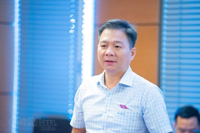  Đại biểu Nguyễn Bình Tân, Phó Trưởng đoàn chuyên trách Đoàn ĐBQH tỉnh Cà Mau, Uỷ viên Uỷ ban Khoa học, Công nghệ và Môi trường của Quốc hội, đề nghị quy định rõ căn cứ thu hồi tài sản, bảo vệ bên thứ ba ngay tình và xử lý hậu quả pháp lý khi quyết định thu hồi bị thay đổi.
