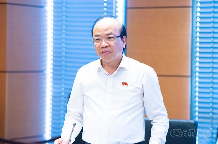 Đại biểu Phan Chí Hiếu, Chủ nhiệm Uỷ ban Pháp luật và Tư pháp của Quốc hội, đề nghị quy định rõ tên cơ quan quản lý nhà nước, rà soát thời hiệu xử phạt vi phạm hành chính về cạnh tranh và hoàn thiện điều khoản chuyển tiếp.