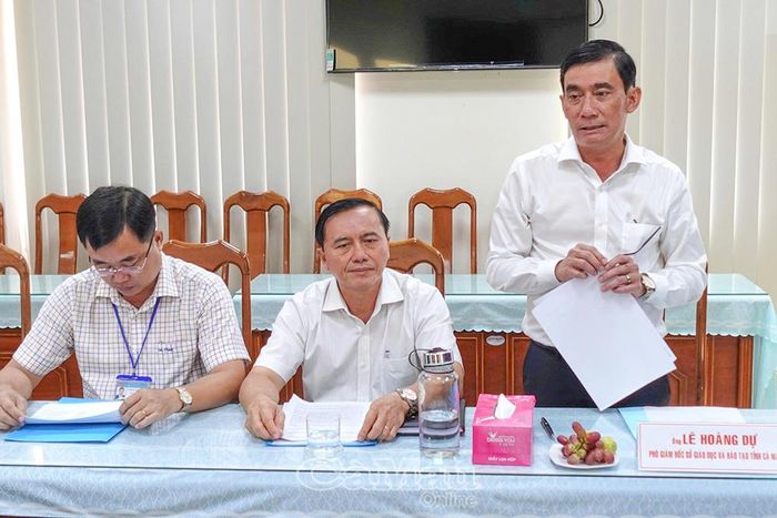 Tiến sĩ Lê Hoàng Dự, Phó Giám đốc Sở Giáo dục và Đào tạo tỉnh Cà Mau, chia sẻ tại buổi làm việc.