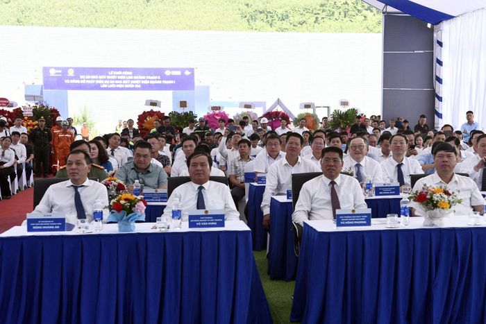 Các đại biểu tham dự lễ khởi công. 