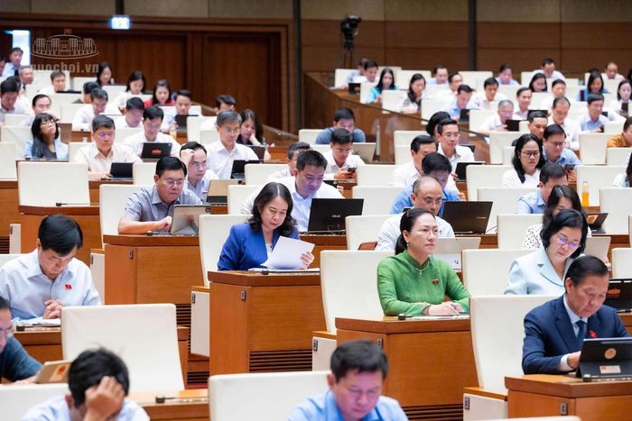 Đại biểu Quốc hội tham dự phiên họp tại hội trường chiều 20/10