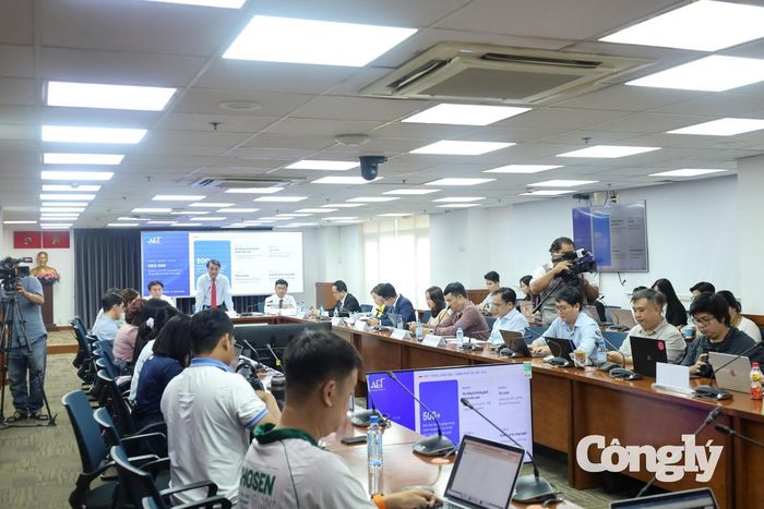 Toàn cảnh buổi họp báo.