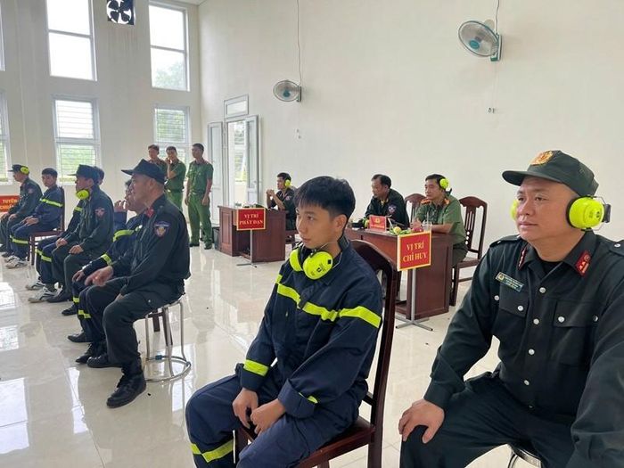 Cán bộ, chiến sĩ Công an thành phố Huế tham gia kiểm tra bắn đạn thật, nâng cao bản lĩnh, ý thức tổ chức kỷ luật và khả năng sẵn sàng chiến đấu.