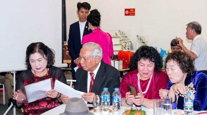 Các cuộc hội thảo bàn về tem chống giả thương được các đại biểu quan tâm. Ảnh NT