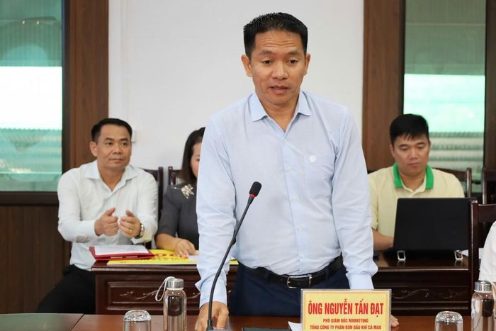  Ông Nguyễn Tấn Đạt – Phó Giám đốc Marketing Phân bón Cà Mau phát biểu tại chương trình. 