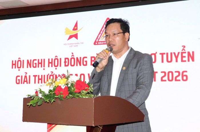 Ông Lưu Công Thành, Phó Chủ tịch VYEA, Phó Chủ tịch Hội đồng Giải thưởng Sao Vàng đất Việt 2026 phát biểu tại hội nghị