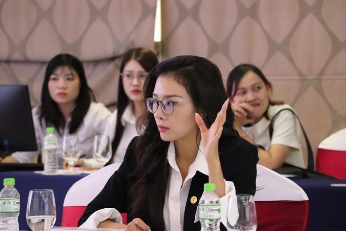 Bà Hoàng Thị Linh, Thành viên Hội đồng Giải thưởng Sao Vàng đất Việt 2026 