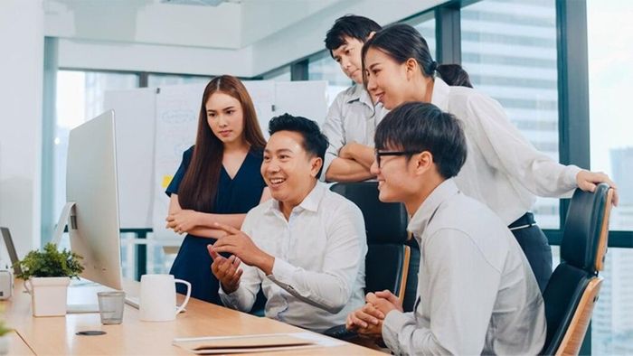 “Tám chuyện” là một cách hữu hiệu để giải tỏa căng thẳng, mệt mỏi của nhân viên văn phòng? Ảnh: Internet