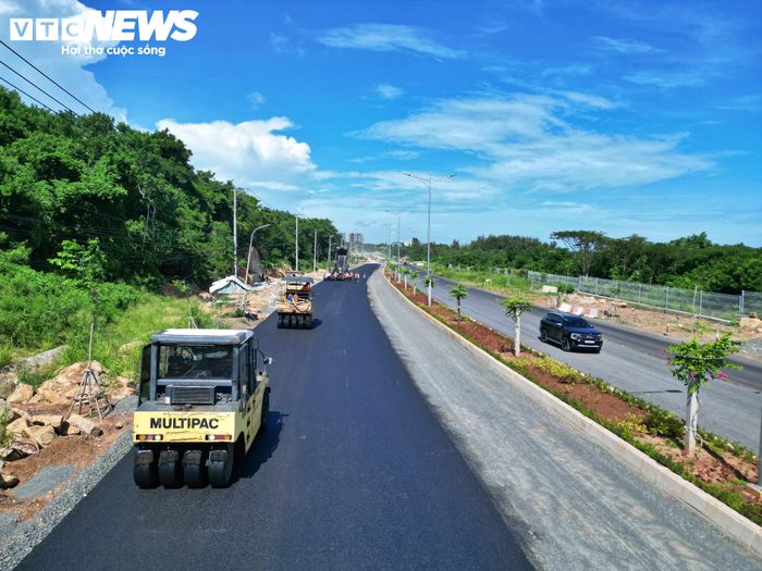 Dự án nâng cấp đường ven biển ĐT994, kết nối khu vực ven biển TP.HCM với tỉnh Lâm Đồng, đang bước vào giai đoạn thi công nhiều hạng mục quan trọng.