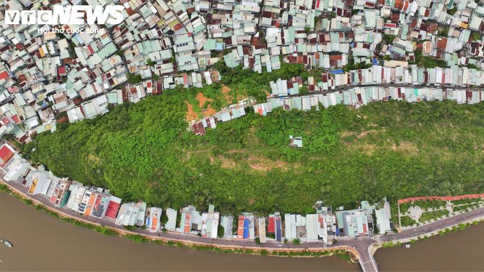 Phương án di dời các hộ dân khu vực núi Một kỳ vọng sẽ biến một khu vực có địa hình phức tạp, tiềm ẩn rủi ro thành không gian đô thị mới giữa lòng Quy Nhơn.