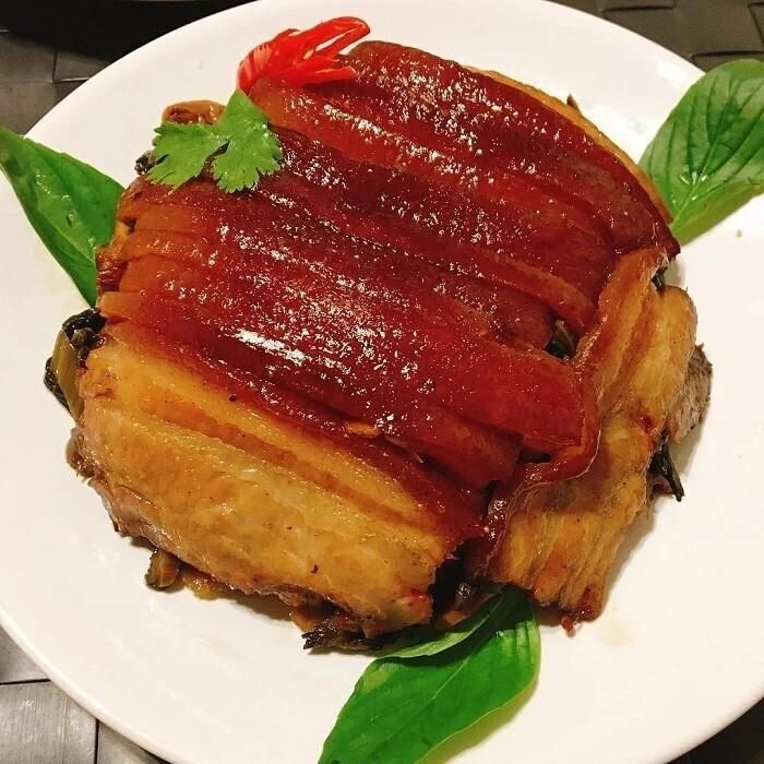 Khâu nhục là món ăn truyền thống của người Tày, Nùng ở Lạng Sơn, có nguồn gốc từ Trung Quốc và được biến tấu phù hợp với khẩu vị địa phương.