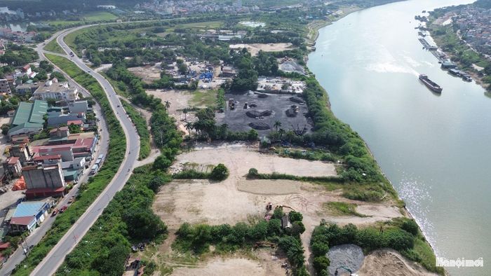 "Xã Phù Đổng đang trong quá trình lập đề án để sử dụng diện tích đất sau thu hồi vào mục đích làm bãi chứa phế thải xây dựng để trình các cơ quan có thẩm quyền phê duyệt.", ông Thuyết cho biết thêm. Ảnh: Thái Trọng.