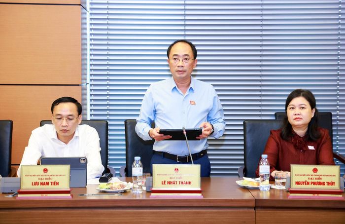 Đại biểu Lê Nhật Thành (Đoàn Hà Nội) phát biểu thảo luận. Ảnh: Văn Tuyến