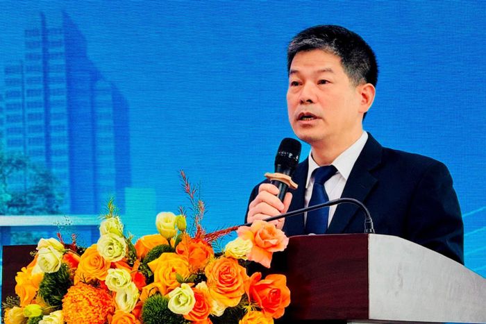 PGS. TS. BS. Nguyễn Sinh Hiền, Giám đốc Bệnh viện Tim Hà Nội bày tỏ quyết tâm quản lý, vận hành và phát huy cao nhất hiệu quả của khối công trình mới. Ảnh: Mai Hoa