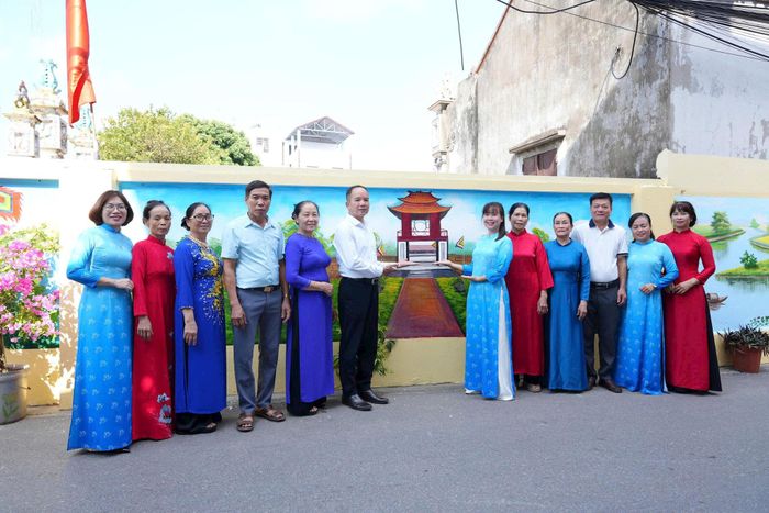 Đây cũng là những phần việc cụ thể, thiết thực của Hội Hội Liên hiệp Phụ nữ xã Phù Đổng chào mừng kỷ niệm 96 năm Ngày thành lập Hội Hội Liên hiệp Phụ nữ Việt Nam. Ảnh PV