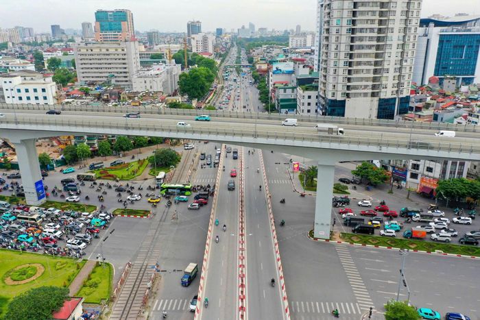 Liên ngành thống nhất triển khai một số giải pháp nhằm nâng cao khả năng lưu thông tại các nút giao. Ảnh: Phạm Công