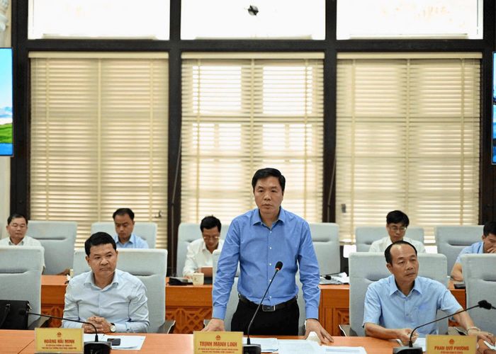Phó Bí thư Thường trực Thành ủy Thành phố Huế Trịnh Mạnh Linh phát biểu tại buổi làm việc. Ảnh: PV