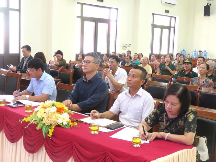 Đại biểu và người dân tham dự hội nghị.Ảnh: PV