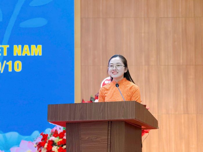 Chủ tịch Ủy ban MTTQ Việt Nam phường Thanh Liệt Tạ Thu Sa phát biểu tại hội nghị. Ảnh: PV