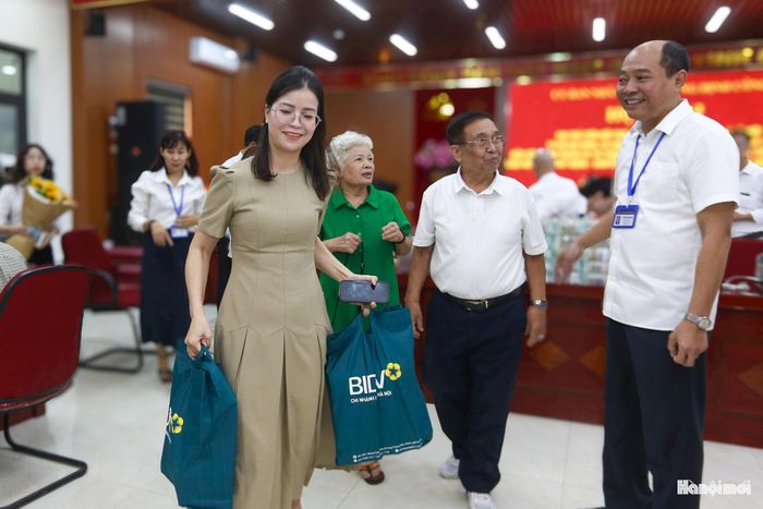 Theo kế hoạch được thông tin tại buổi chi trả, các hộ gia đình, cá nhân có trách nhiệm hoàn thiện thủ tục và bàn giao mặt bằng theo thời hạn đã cam kết, chậm nhất sau 10 ngày kể từ ngày nhận tiền bồi thường, hỗ trợ. Các hộ đủ điều kiện được xem xét hưởng chính sách thưởng tiến độ, hỗ trợ tạm cư theo quy định.