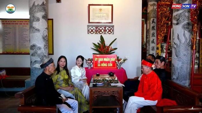 Phiên livestream với chủ đề “Đình Tảo Khê - Dấu ấn lịch sử, hồn thiêng đất Việt”, thu hút sự quan tâm của người dân và khán giả yêu mến những giá trị văn hóa truyền thống của địa phương. Ảnh: Nguyễn Cường