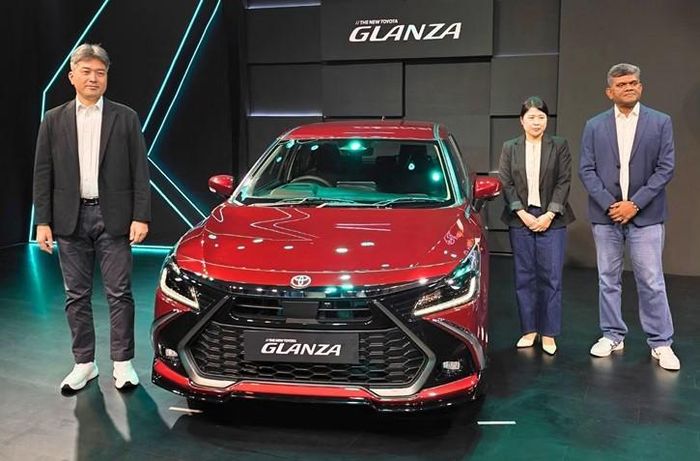 Phiên bản facelift của Toyota Glanza sở hữu phần đầu xe được làm mới hoàn toàn với lưới tản nhiệt cỡ lớn hơn