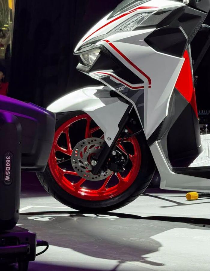 Honda Click 160 2027 còn được bổ sung nhiều trang bị hướng đến sự thoải mái và tiện lợi.