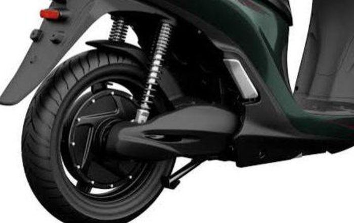 Pin LFP đi tới 134 km, có thể lắp thêm pin phụ