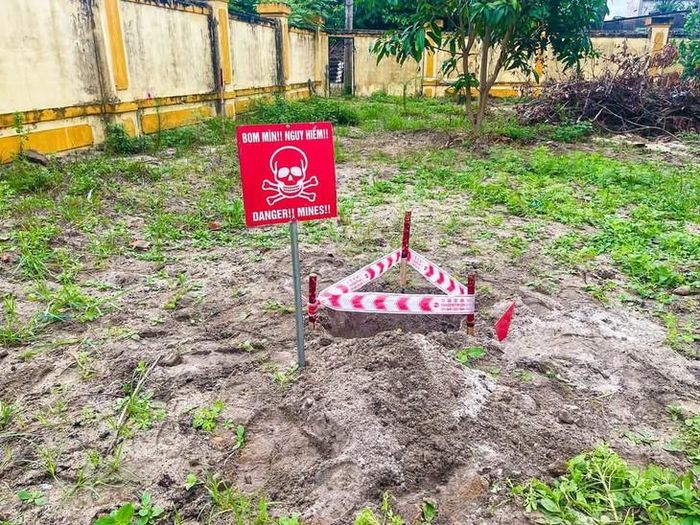 Khu vực phát hiện đạn cối, lựu đạn. Ảnh: PeaceTrees VietNam.