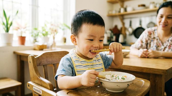 Nước ninh xương có thể tạo vị cho món ăn nhưng không thay thế được nguồn thực phẩm giàu đạm. Ảnh: minh họa (AI)
