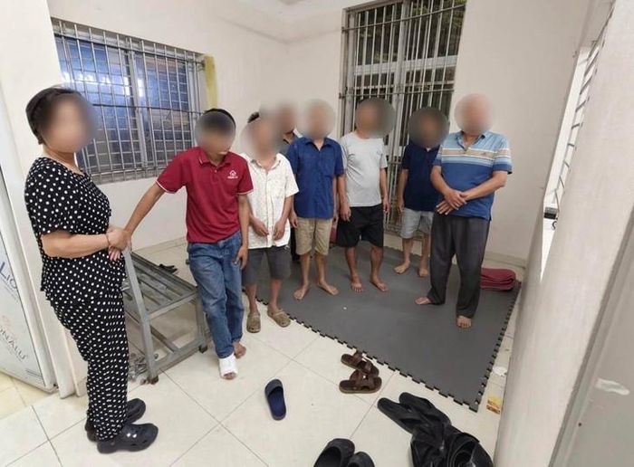 Các đối tượng tại cơ quan công an. Ảnh: Công an TP Hà Nội