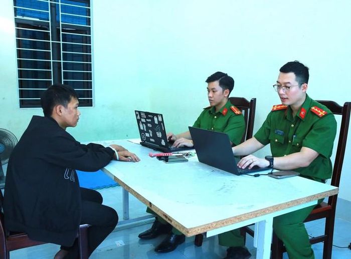 Đối tượng Lý Xuân Hoạt tại cơ quan công an. ẢNH: C. A