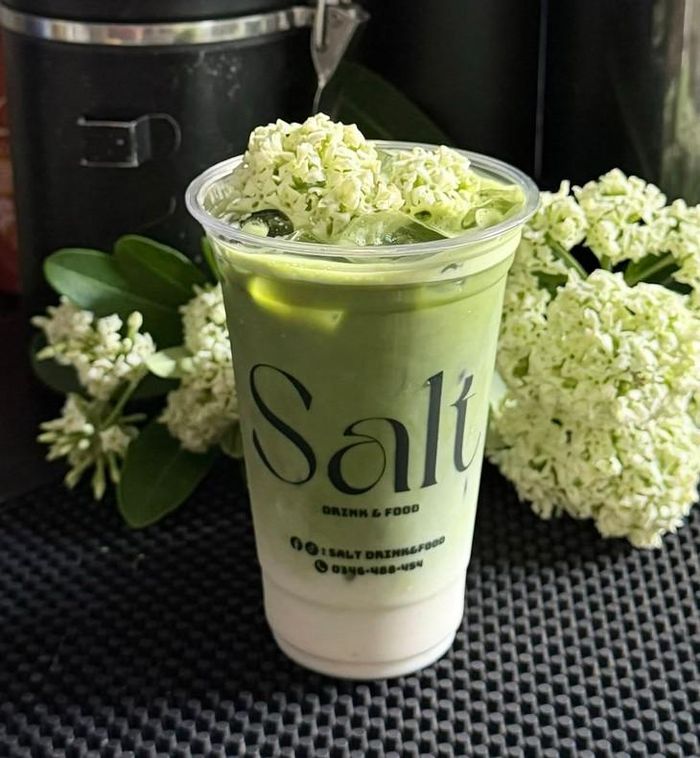 Cốc matcha “hoa sữa” gây bão mạng xã hội tuần qua (Ảnh: saltdrinkfood)