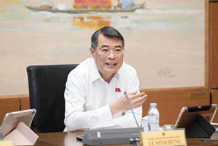 Theo Thủ tướng, cải cách thủ tục hành chính là giải pháp quan trọng để rút ngắn thời gian triển khai các dự án điện. Ảnh: Tiến Tuấn
