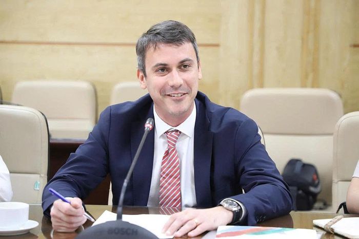Ông Lucas Steinberg, Tổng Giám đốc Công ty TNHH Sanofi-Aventis Việt Nam phát biểu. Ảnh: Trần Minh