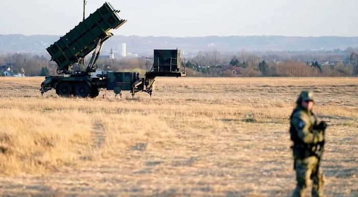 Tình trạng thiếu đạn Patriot được cho là nguyên nhân đáng lo ngại. Một quan chức Ukraine nói với Washington Post rằng nước này chỉ còn 10 tên lửa Patriot tính đến ngày 7/10 và sau đó tiếp tục sử dụng chúng để đối phó các đợt tập kích của Nga.