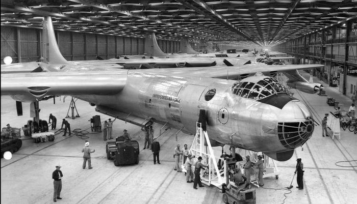 B-36 trở thành một trong những chiếc máy bay hiếm hoi trong lịch sử mang tới 10 động cơ chỉ để thích nghi với một cuộc cách mạng đang diễn ra ngay trong thời gian nó phục vụ.