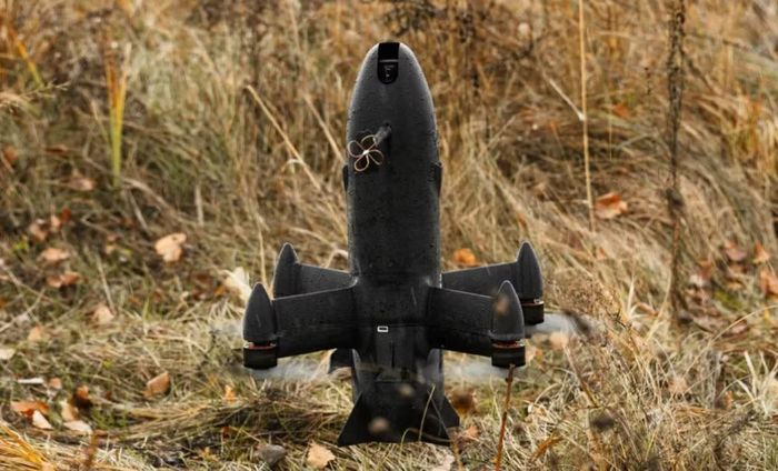 Trong một cuộc thử nghiệm tại căn cứ không quân cũ của Hà Lan bên bờ biển Bắc, UAV đánh chặn đã được triển khai sau khi radar phát hiện mục tiêu giả định và AI hỗ trợ xác minh.