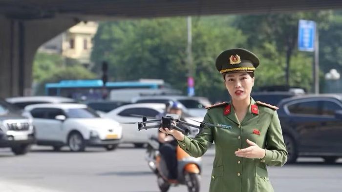 Các tác phẩm dự thi năm nay của CATP Hà Nội tập trung phản ánh toàn diện những lĩnh vực công tác trọng tâm của Công an Thành phố, từ đấu tranh phòng, chống tội phạm, bảo đảm an ninh, trật tự đến xây dựng Đảng, xây dựng lực lượng, cải cách hành chính và chuyển đổi số phục vụ Nhân dân