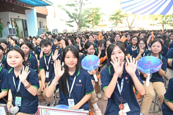 Các em học sinh, giáo viên Hà Nội hào hứng tham gia Tiết học Gen Z mùa 2 do CATP Hà Nội tổ chức