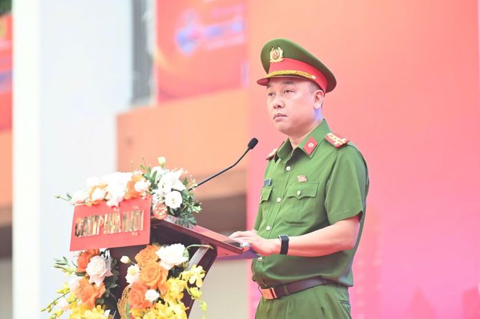 Đại tá Nguyễn Đức Long, Phó Giám đốc CATP Hà Nội phát biểu khai mạc Tiết học Gen Z mùa 2