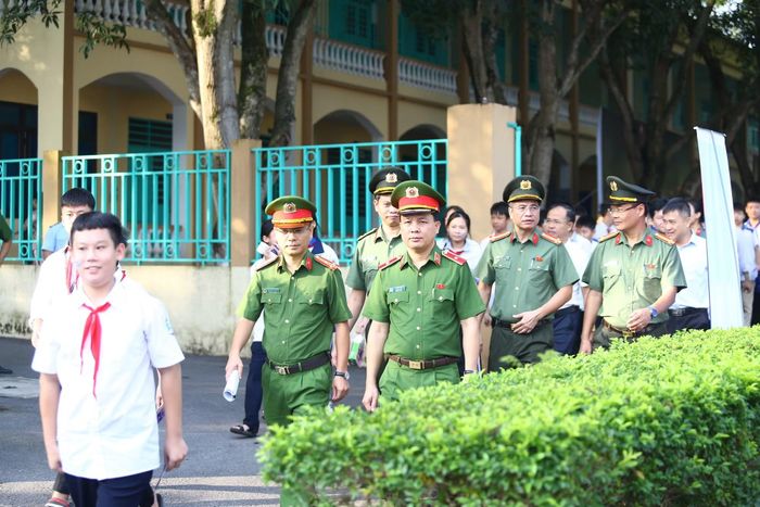 Thiếu tướng Lê Văn Tuân, Phó Giám đốc Công an thành phố Hà Nội dự tại điểm cầu Cơ sở cai nghiện ma túy số 1, Yên Bài, Ba Vì