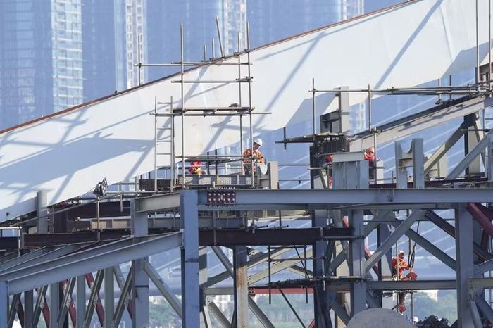 Thép sử dụng cho công trình phải đáp ứng các yêu cầu về độ bền, độ dẻo dai, khả năng chịu kéo và độ giãn dài theo thiết kế, trong đó có thép theo tiêu chuẩn A572