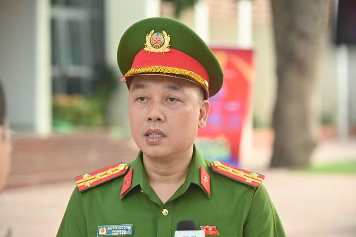Đại tá Nguyễn Đức Long, Phó Giám đốc CATP Hà Nội trao đổi với phóng viên bên lề “Tiết học Gen Z” mùa 2 sáng 21/10 tại Trường THPT Đa Phúc (Sóc Sơn)