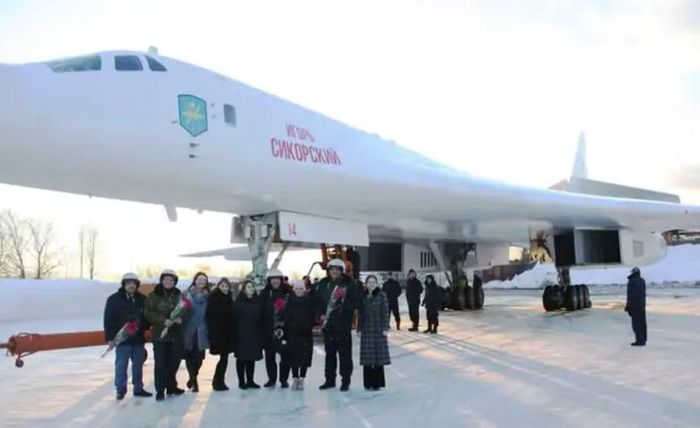 Năm 2015, Moscow quyết định nối lại sản xuất Tu-160 theo hướng hiện đại hóa sâu. Đây không đơn giản là mở lại một dây chuyền cũ.
