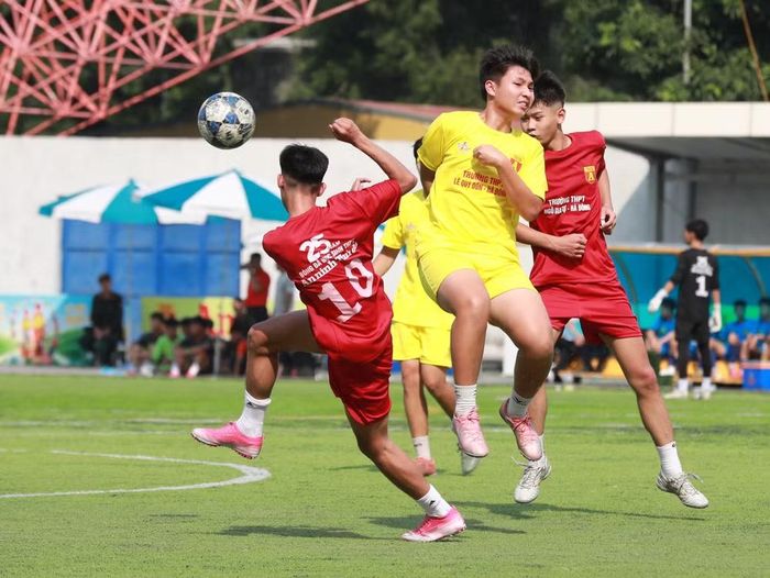 Sang hiệp 2, THPT Ngô Gia Tự vẫn tấn công không mệt mỏi