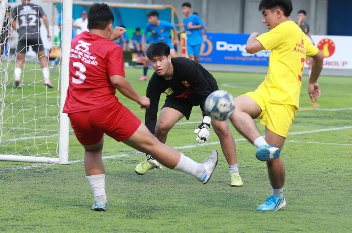 Có bàn gỡ, THPT Ngô Gia Tự tiếp tục thi đấu không biết mệt mỏi, không ngừng bỏ cuộc cho đến những giây phút cuối cùng