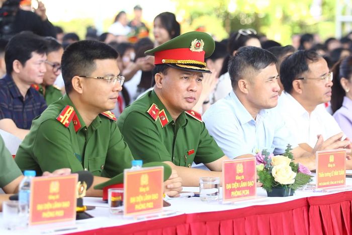 Thiếu tướng Lê Văn Tuân - Phó Giám đốc CATP Hà Nội cùng các đại biểu tham dự tại chương trình