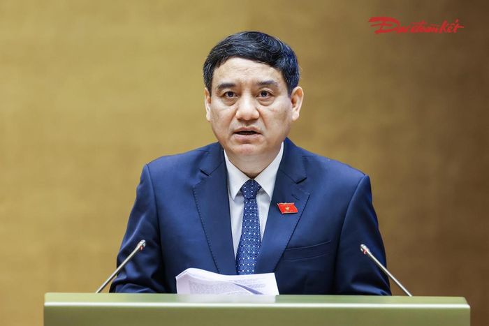 Ông Nguyễn Đắc Vinh báo cáo trước Quốc hội (Ảnh: Quang Vinh)