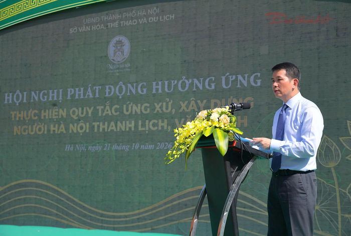 Phát biểu phát động hưởng ứng thực hiện Quy tắc ứng xử, xây dựng người Hà Nội thanh lịch, văn minh và phát động cuộc thi trực tuyến “Văn hóa từ mỗi hành động”, ông Phạm Tuấn Long, Giám đốc Sở Văn hóa Thể thao Hà Nội khẳng định: Xây dựng người Hà Nội thanh lịch, văn minh là nhiệm vụ lâu dài, không thể hoàn thành chỉ bằng một đợt phát động hay một cuộc thi. Đó là quá trình bền bỉ biến chuẩn mực thành thói quen, biến nhận thức thành hành động, biến giá trị văn hóa thành sức mạnh nội sinh của Thủ đô. Mỗi cơ quan làm tốt hơn trách nhiệm của mình, mỗi gia đình vun đắp nếp sống đẹp hơn, mỗi người dân ứng xử có trách nhiệm hơn - đó chính là những nền tảng thiết thực để xây dựng Hà Nội văn hiến, văn minh, hiện đại. 